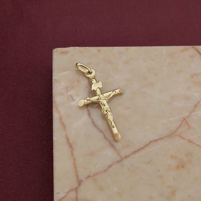 Gold pendant of a cross with corpus | INRI Image 2 of Gold pendant of a cross with corpus | INRI