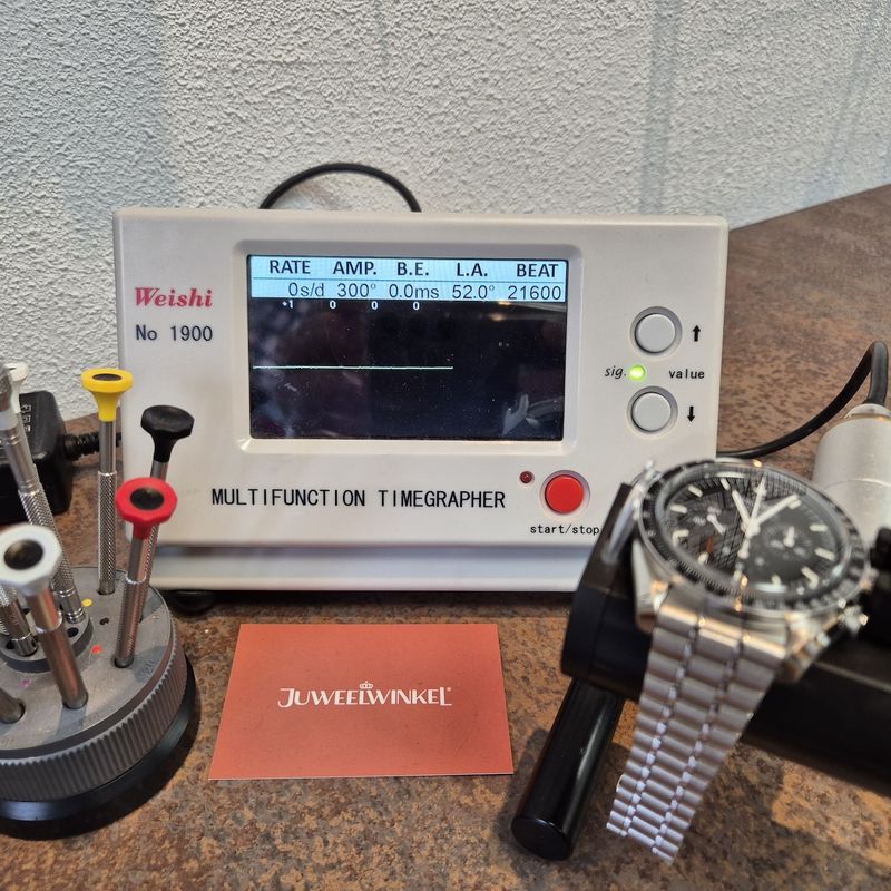 Image 11 of Omega Speedmaster Moonwatch 'Double Sapphire' 310.30.42.50.01.002; Chronograph men's watch