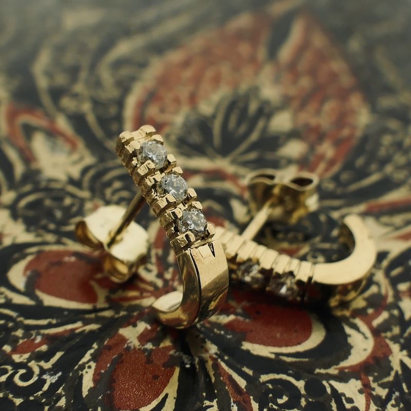 Image 5 of Gold stud earrings with diamonds