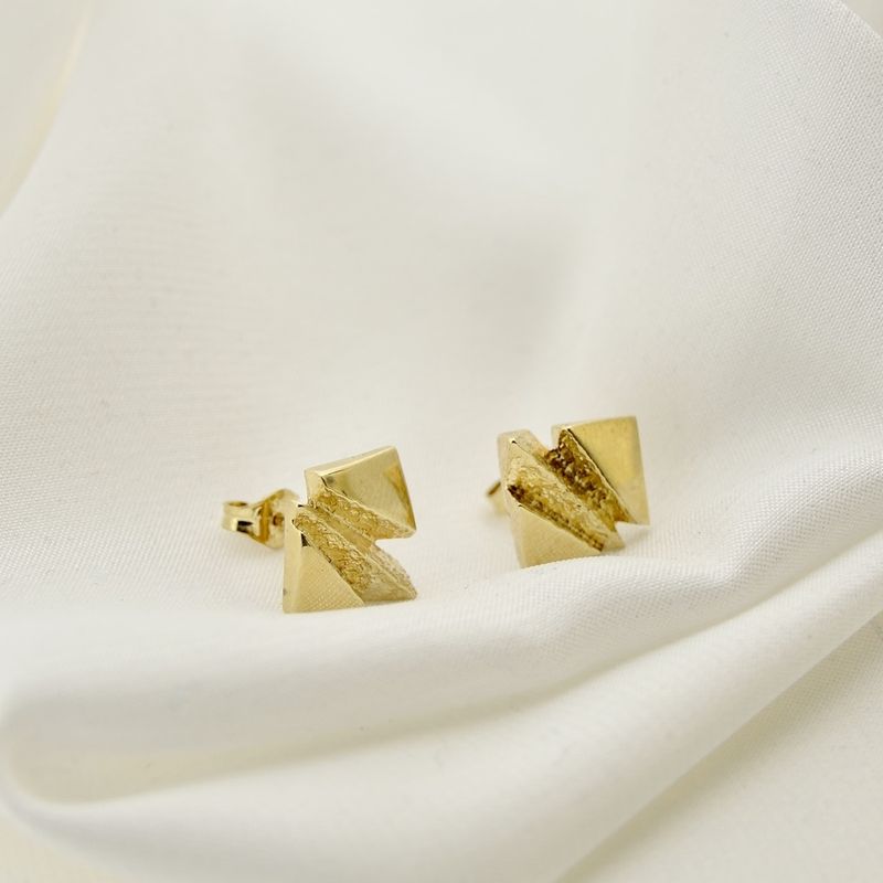 Image 4 of Gold stud earrings | Riitta Hakala