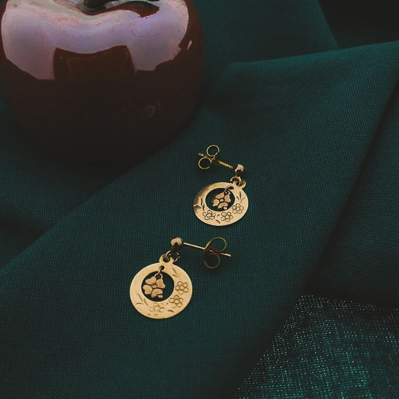 Image 2 of Gold stud earrings with Japanese cherry blossoms