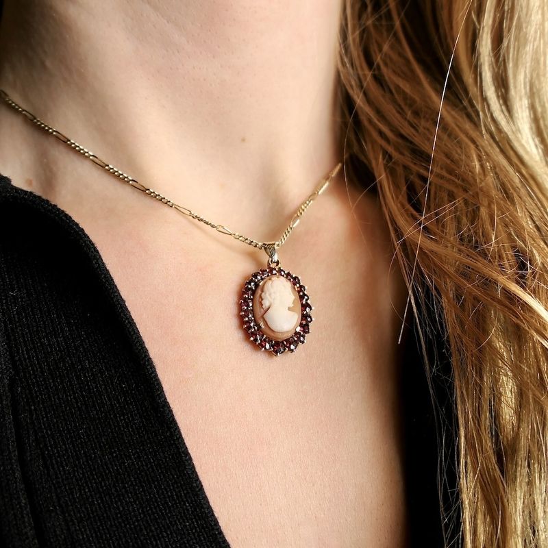 Image 4 of 8K Pendant with cameo and garnet | Antique