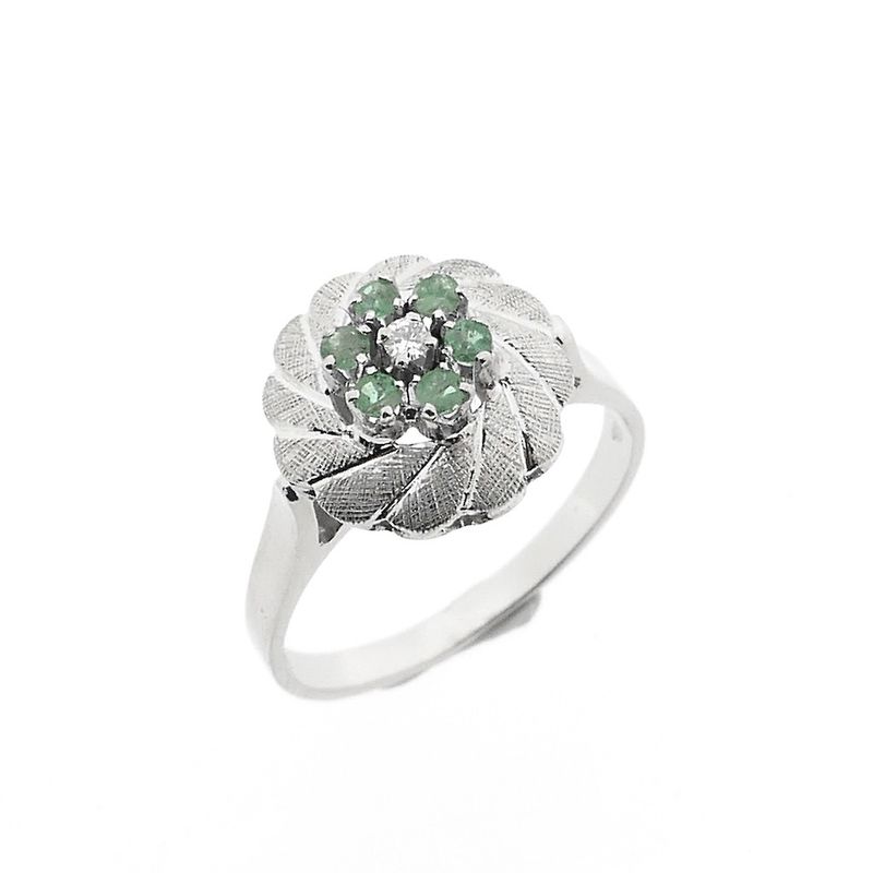 Image 1 of Gold ring with emerald and diamond; 0.03 ct.