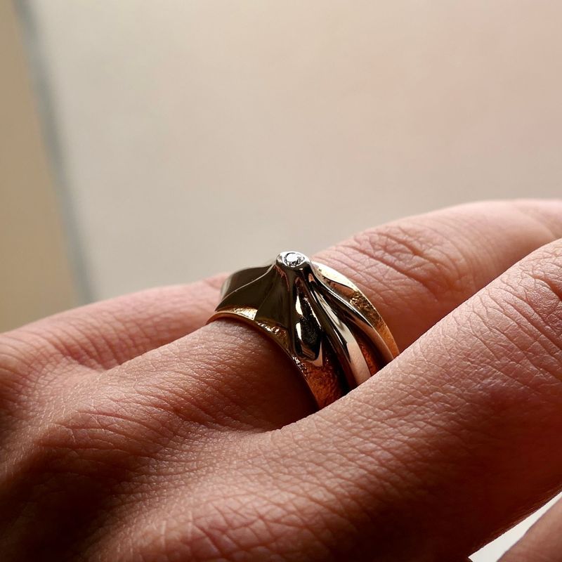 Afbeelding 10 van Vintage bicolor gouden ring met diamant; 0,05 ct.