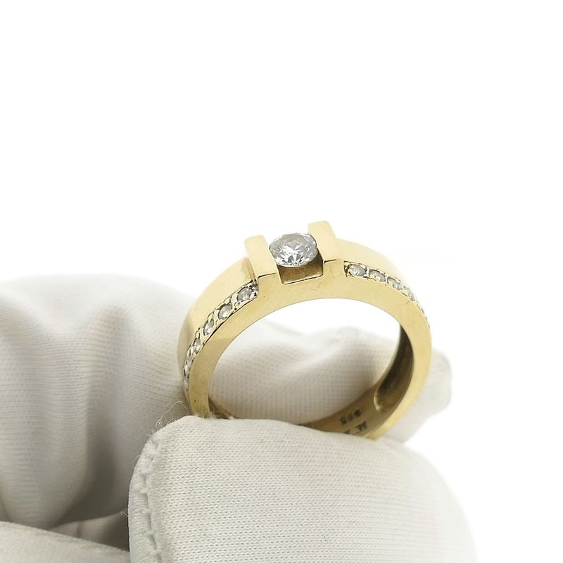 Image 7 of Gold ring with zirconia