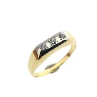 Gold ring with zirconia