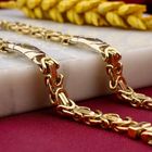 Afbeelding 2 van Gouden platte koningsarmband met witgouden wiebertjes