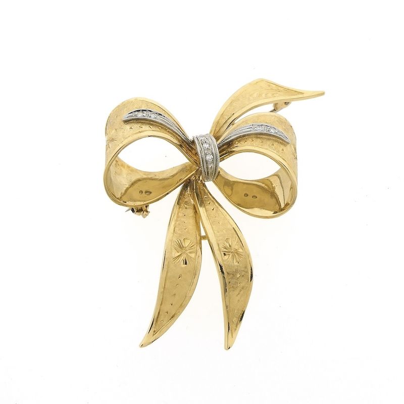 Image 1 of Gold brooch in the form of a bow with diamonds; 0.035 ct.