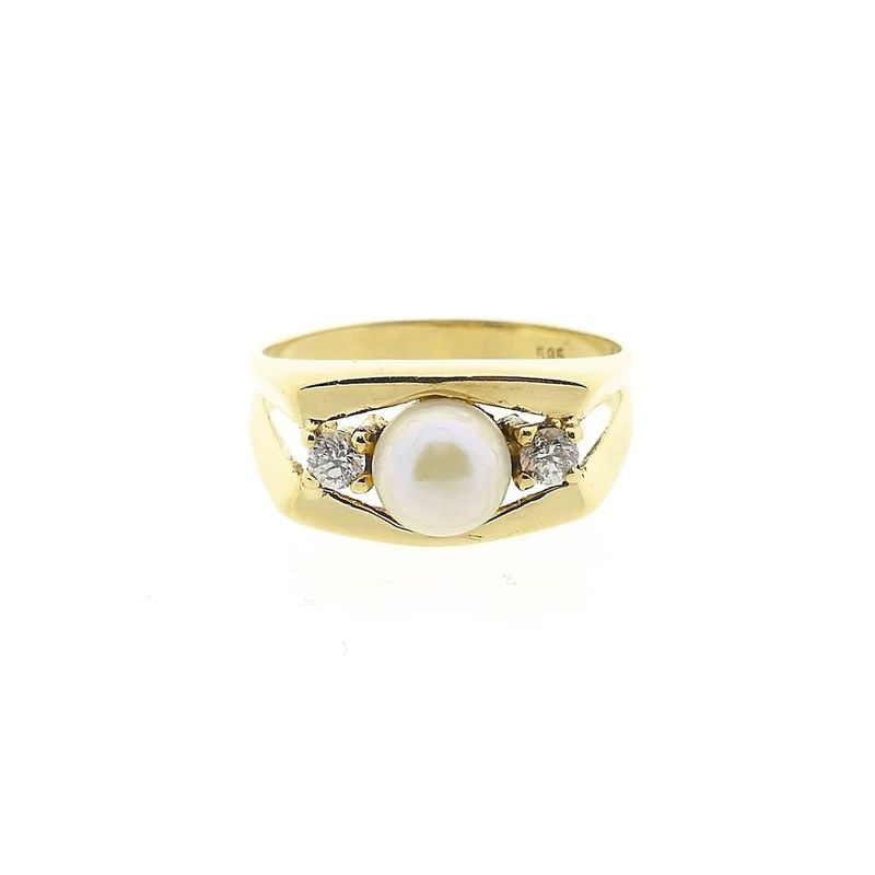 Image 3 of Gold ring with pearl and zirconia