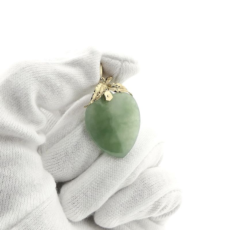 Image 8 of Gold pendant with Jade