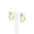 Afbeelding 4 van Gematteerd gouden oorringen met diamantslijpsel | 16.7 mm 