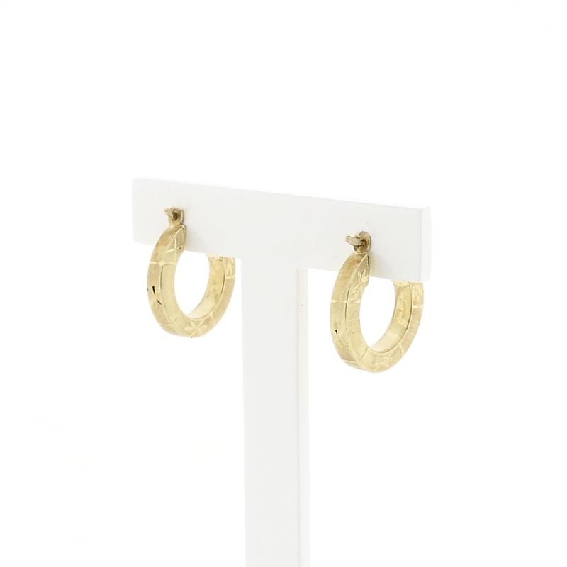 Afbeelding 4 van Gematteerd gouden oorringen met diamantslijpsel | 16.7 mm 
