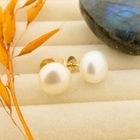 Image 2 of Gold stud earrings with pearl