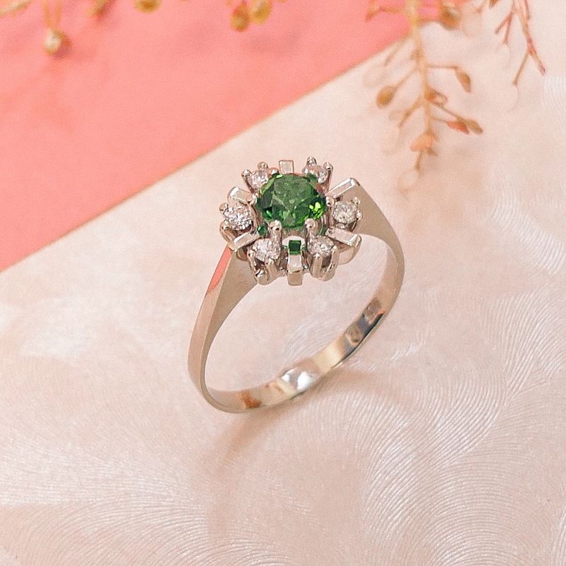 Image 2 of White gold ring with peridot and diamonds | 0.24 ct.