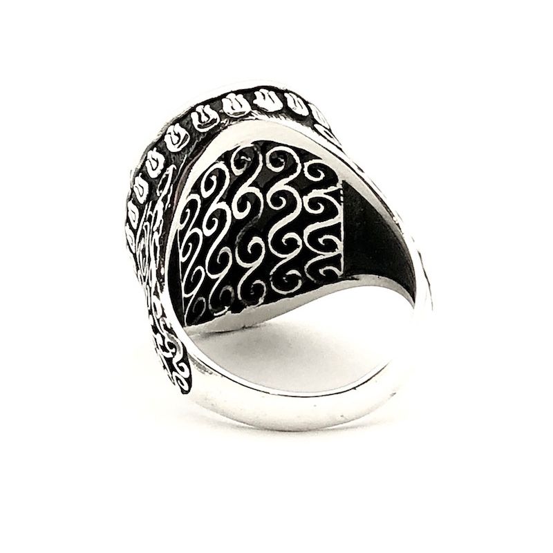 Image 4 of Silver signet ring in 'baroque' style