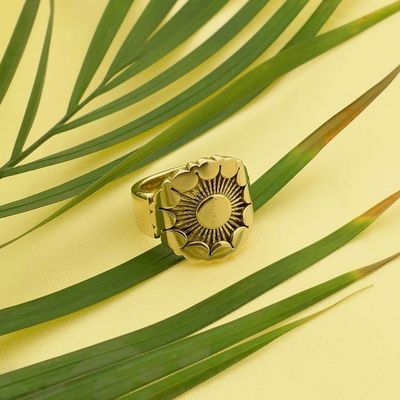 Image 2 of Gold pendant of a bird