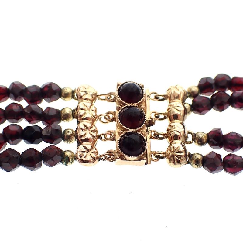 Image 2 of Glass bead necklace with gold clasp; Antique/vintage | 37 cm