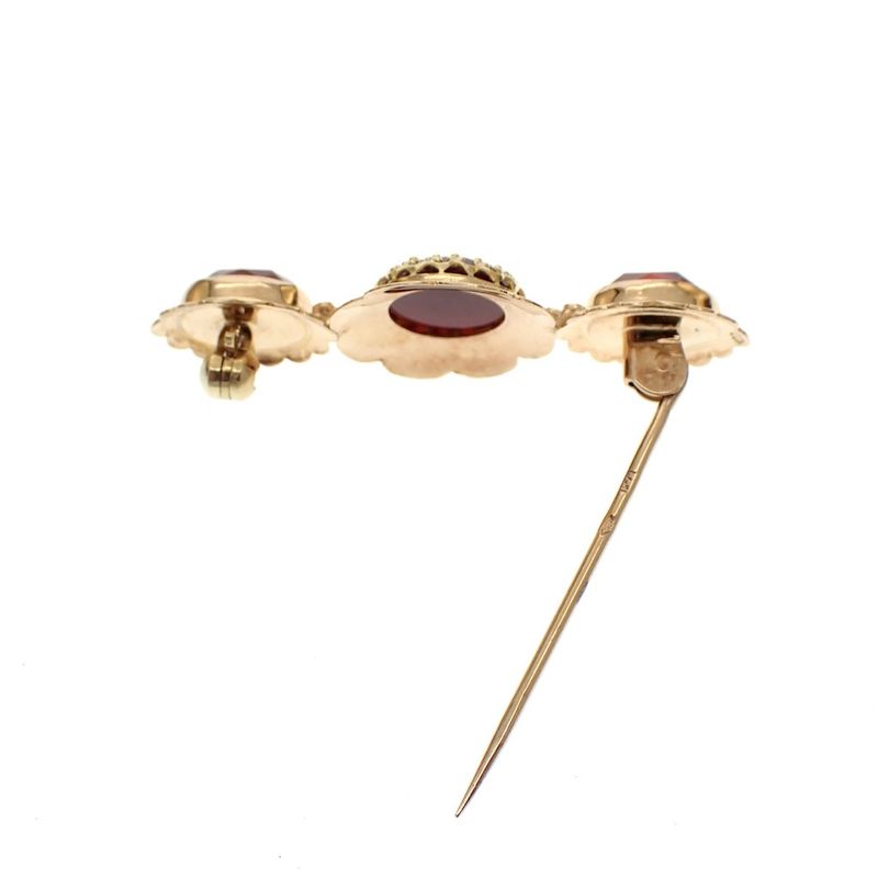 Image 3 of Vintage gold brooch with carnelian