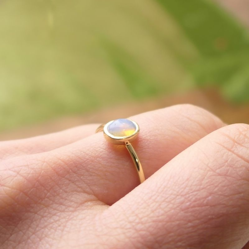 Image 8 of Gold ring with precious opal