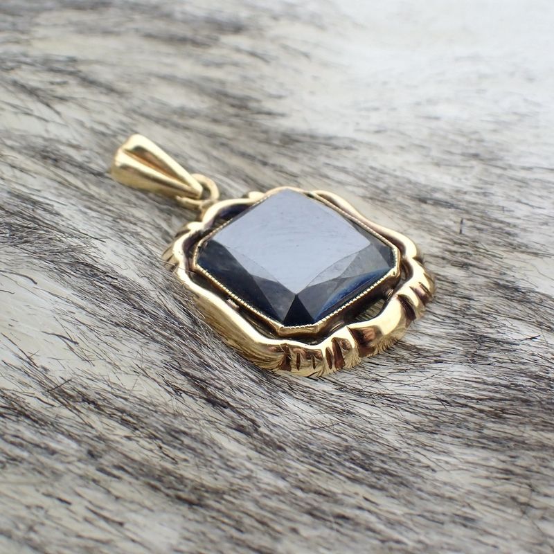 Image 2 of Vintage gold pendant with hematite