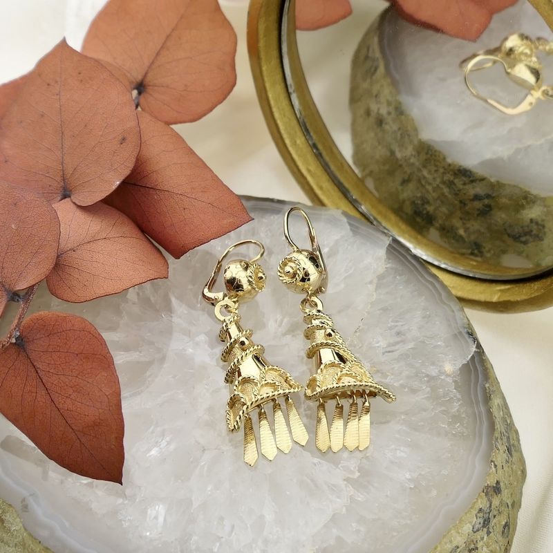 Image 2 of Oriental gold earrings with filigree strand