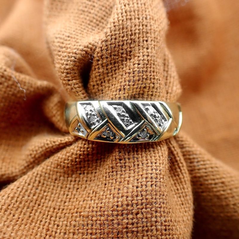 Image 3 of Gold ring with diamonds; 0.045 ct.