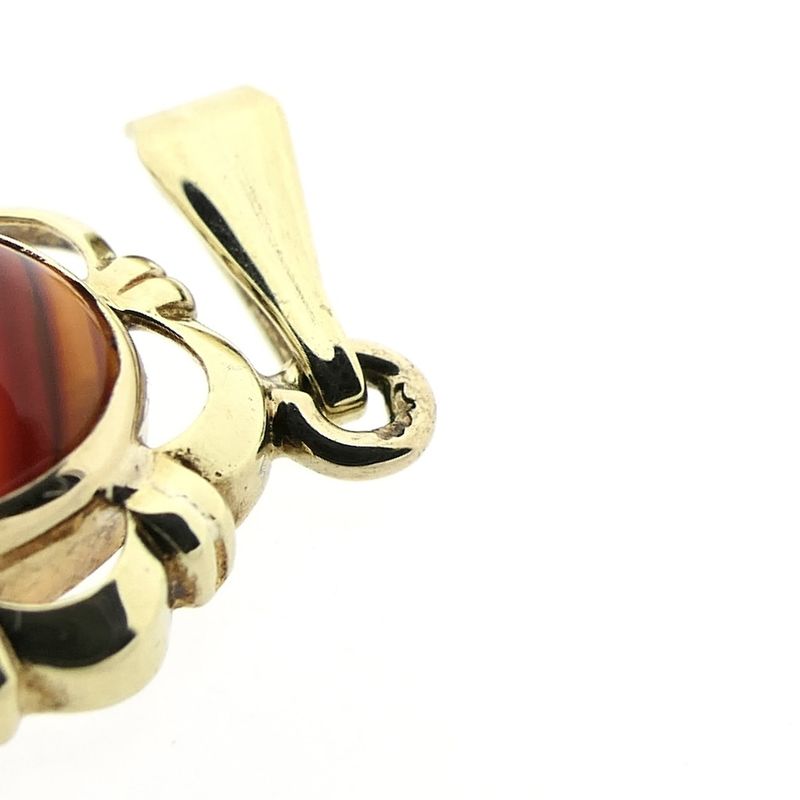 Image 5 of Vintage gold pendant with bandagate