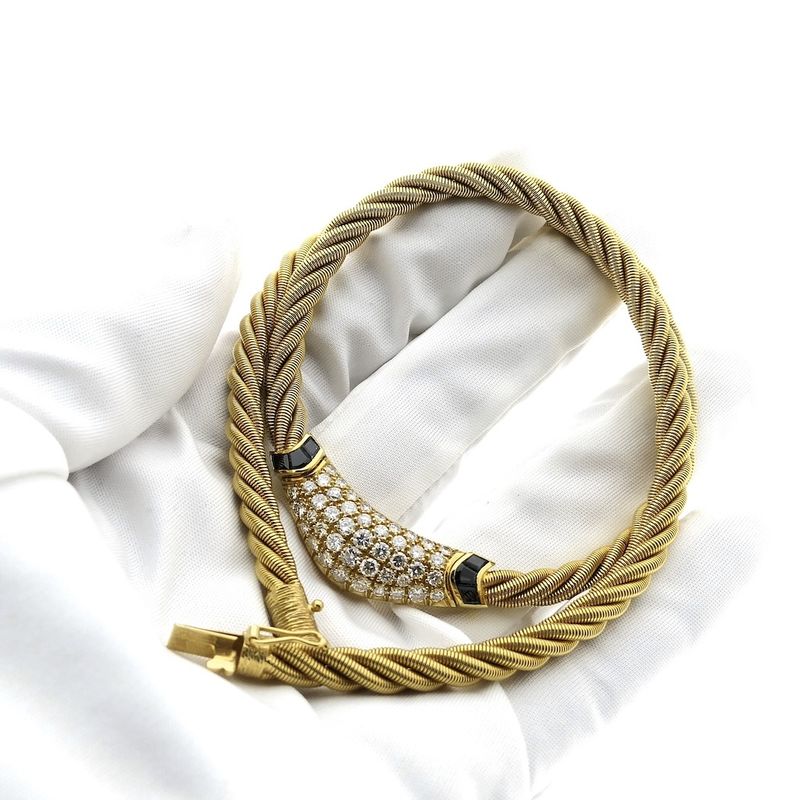 Image 5 of 18-karat gold necklace with diamonds and sapphire; Wellendorf | 42 cm