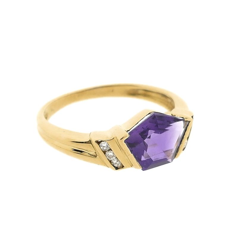 Image 5 of Gold ring with amethyst and diamond | 0.03 ct.
