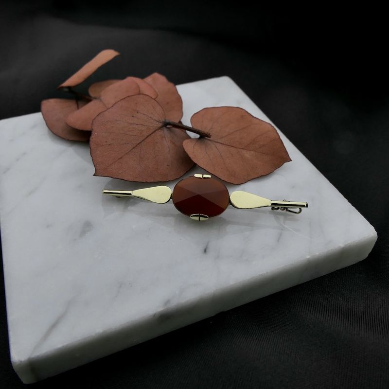Image 6 of Gold brooch with carnelian