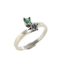 White gold ring with emerald and diamond | Toi et moi