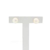 Gold stud earrings with cultured pearl