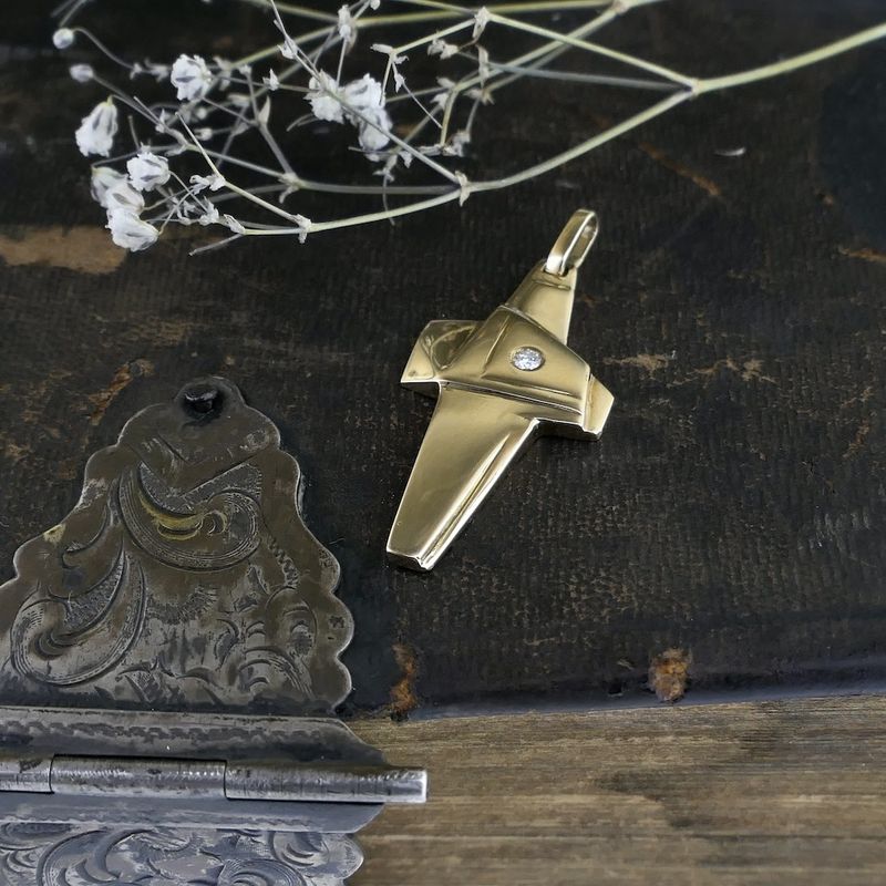 Image 2 of Gold pendant of an abstract cross with diamond; 0.05 ct.