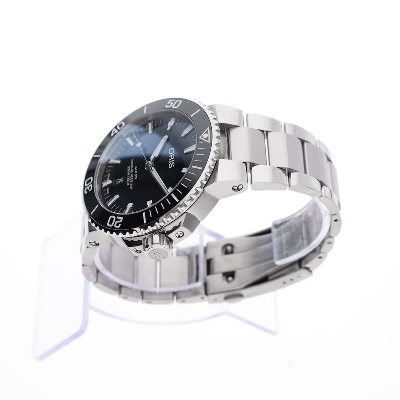 Image 9 of Oris Aquis Date 01.733.7730.4134; Automatic men's diving watch