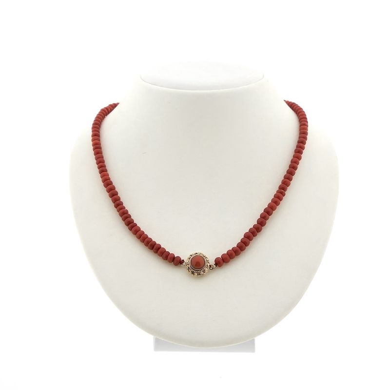 Image 1 of Blood coral bead necklace with gold clasp; Antique | 43.5 cm