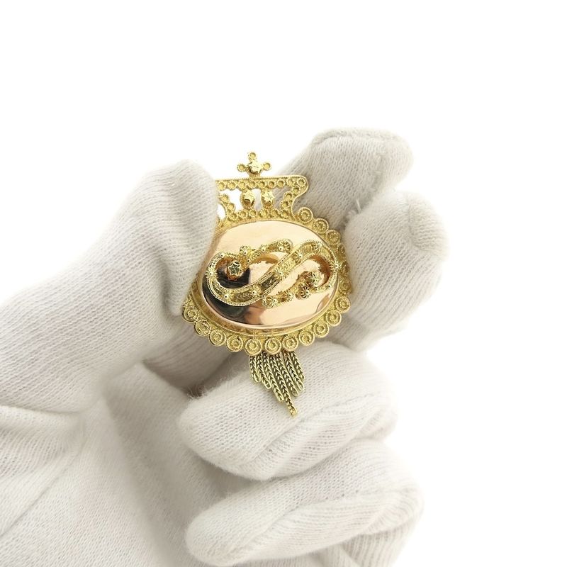Image 9 of Antique two-tone gold brooch of a cap bell