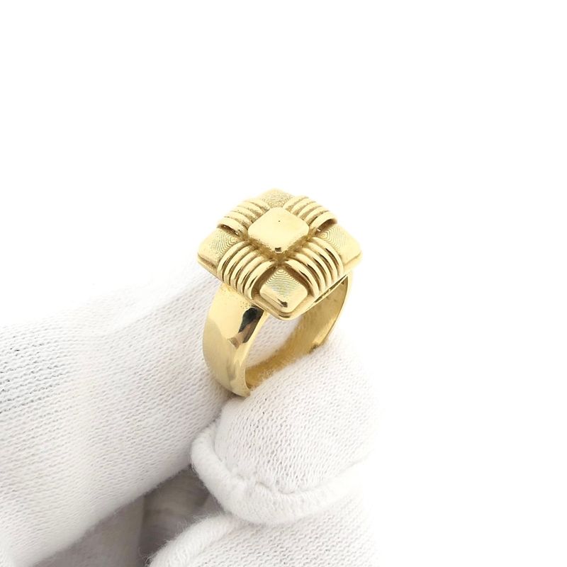 Image 9 of Vintage gold ring with geometric pattern