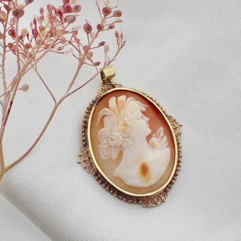 Image 2 of Vintage gold pendant with cameo