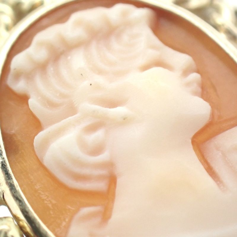 Image 3 of Vintage gold ring with cameo