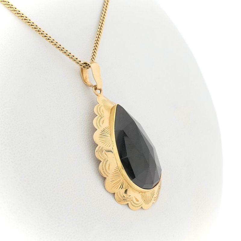 Image 7 of Gold pendant with garnet