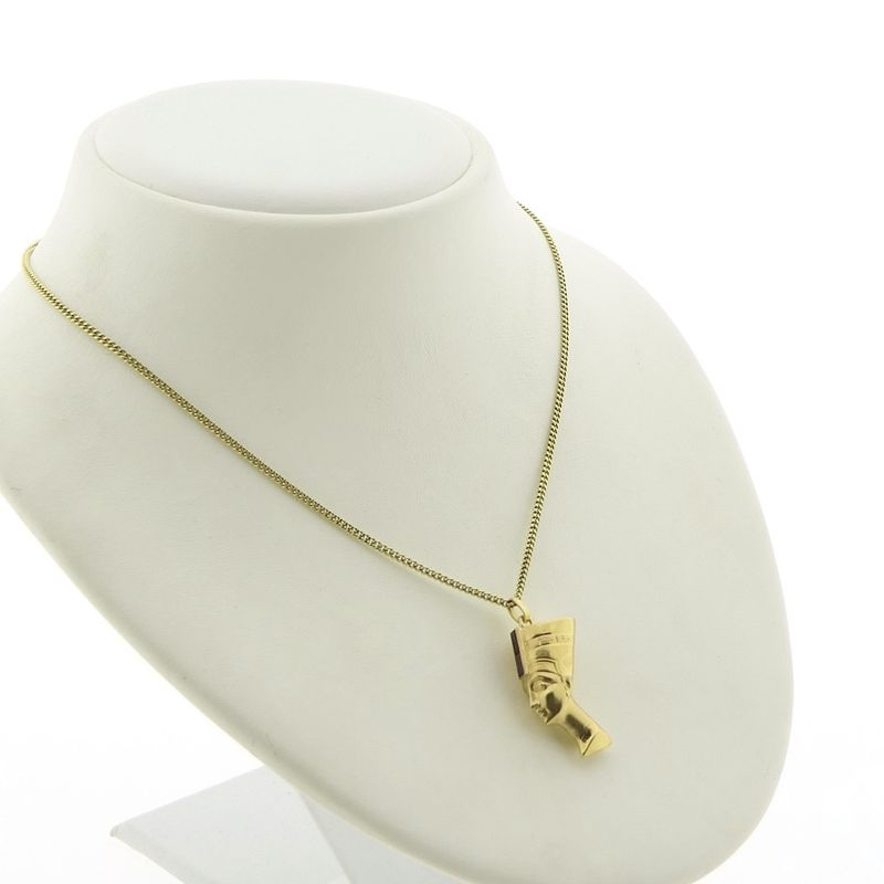 Image 4 of 18 carat gold pendant of Queen Nefertiti with ruby