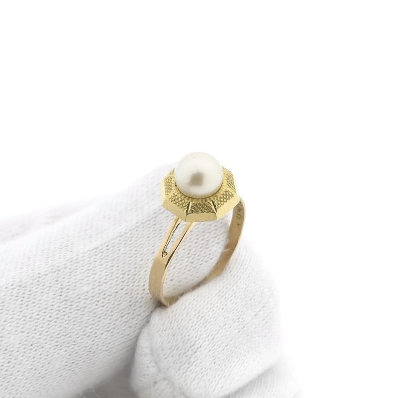 Image 9 of Vintage two-tone gold ring with pearl