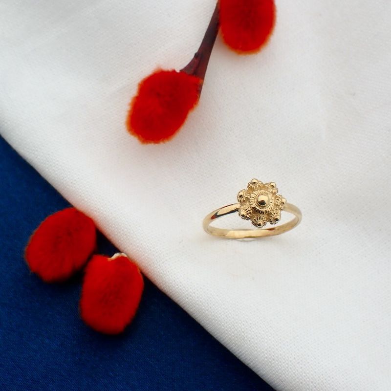 Image 2 of Gold ring with Zeeland button