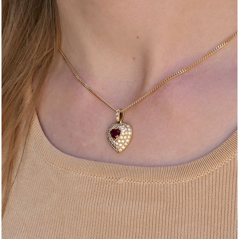 Image 9 of 18-karat gold pendant with ruby and diamond | approx. 0.72 ct.