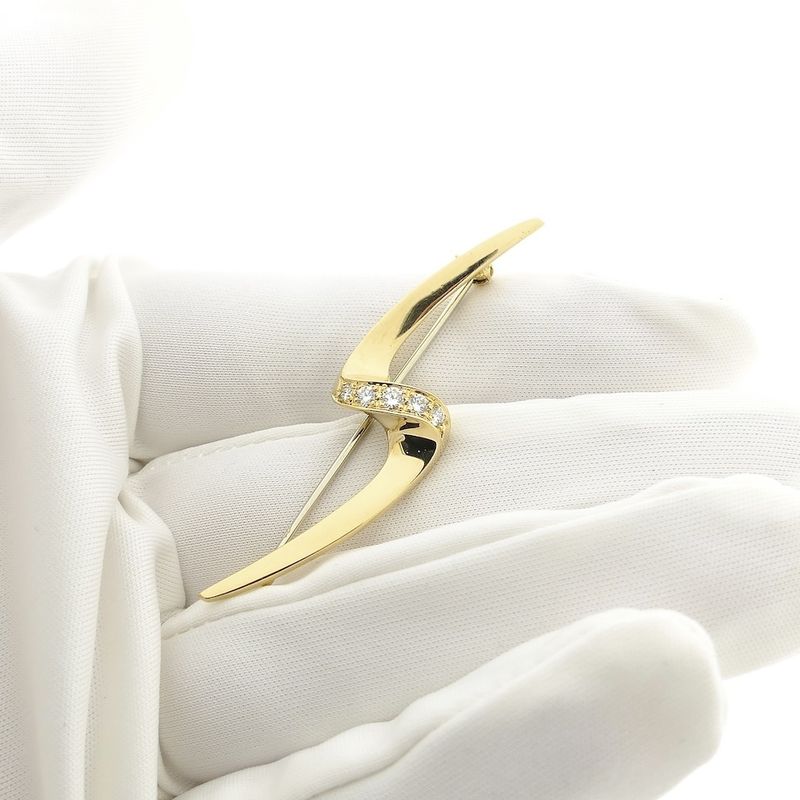 Image 8 of Gold brooch with diamonds; 0.17 ct.