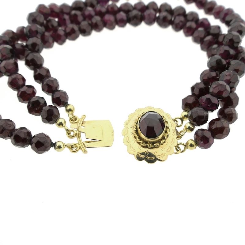 Image 6 of Garnet bracelet with gold clasp; Antique/vintage | 20 cm