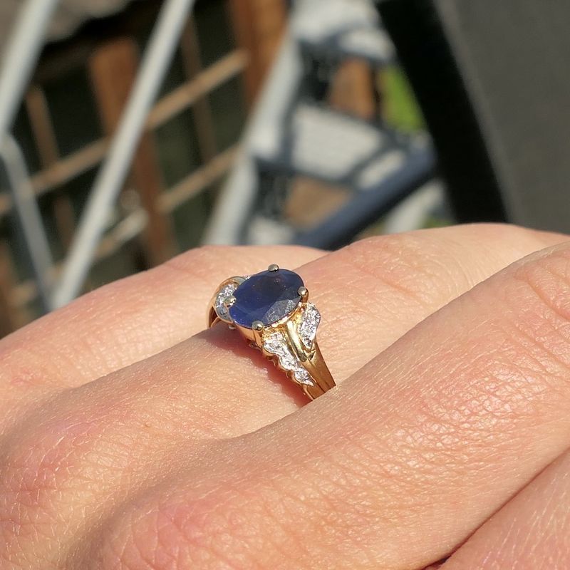 Image 8 of Gold ring with sapphire and diamond | 0.06 ct.