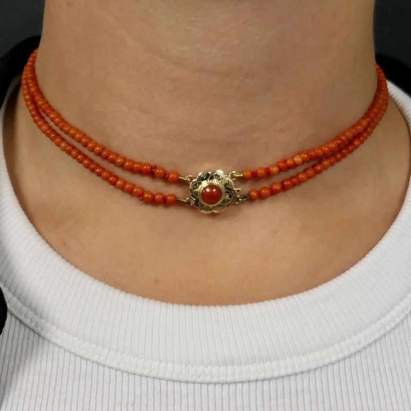 Image 12 of Red coral bead choker with gold clasp; Antique | 35.5 cm