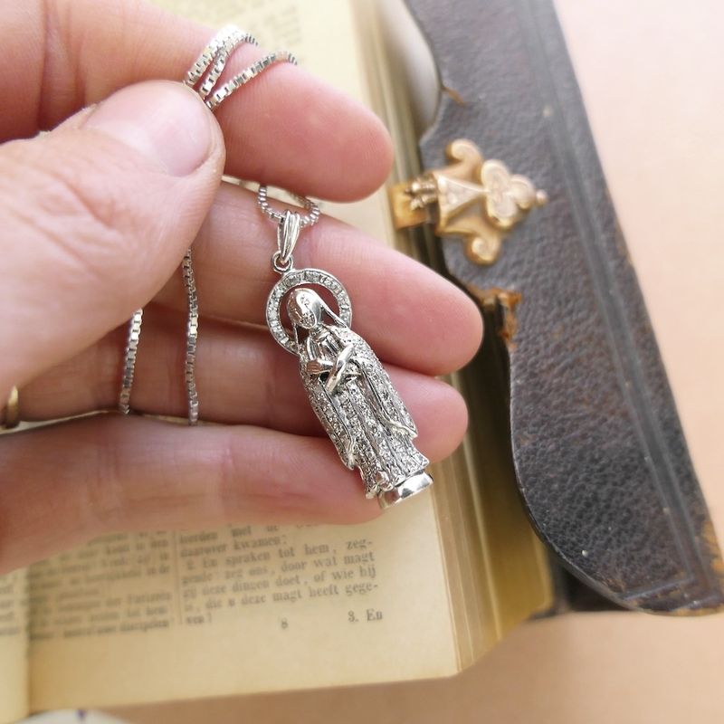 Image 2 of 18-karat white gold Maria pendant, pavé-set with diamonds | Approx. 0.32 ct.