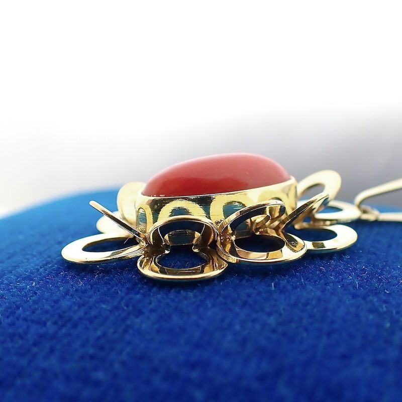 Image 4 of Gold pendant with blood coral | Vintage/antique